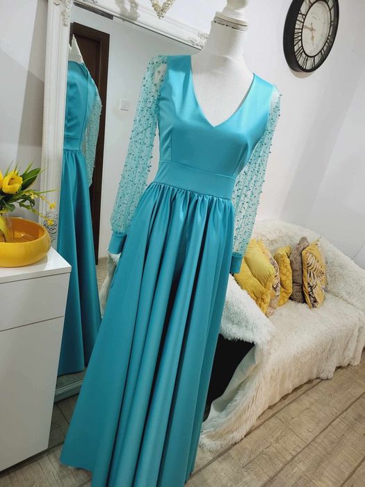 Vând rochie făcută pe comanda