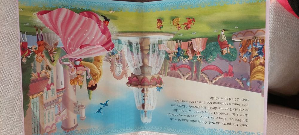 DISNEY с принцеси и диск - книжка за деца на английски език