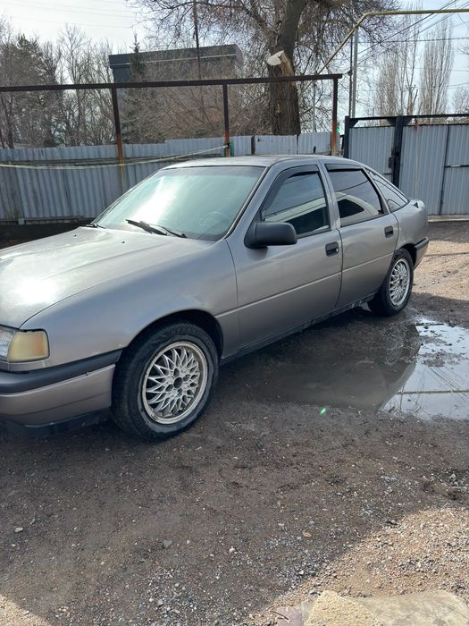 Продаётся опел вектра 1992год
