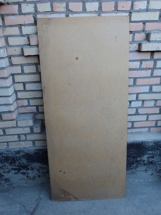 Топчан металлический разборный, деревянная оконная рама и листы ДВП