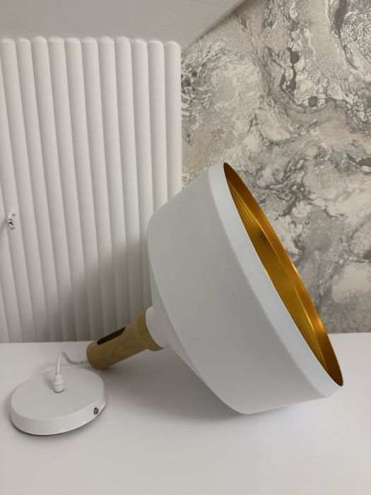 Lustra/Pendul alb/auriu cu lemn