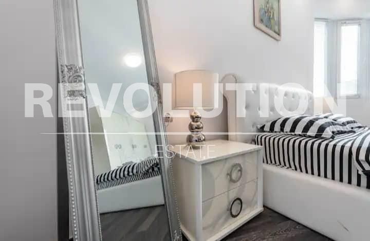 Дава се под наем Тристаен апартамент в Варна, Център - 110 кв.м за 1000 € - Снимка #2