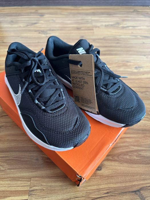 Женские кроссовки NIKE