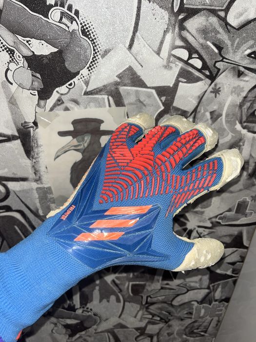 Вратарские перчатки