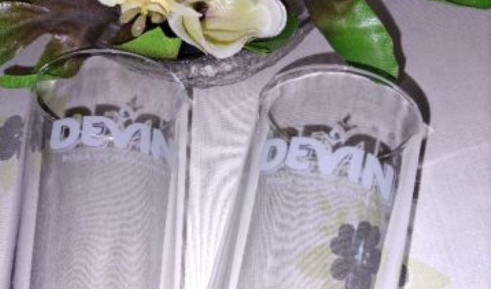 Порцелан и стъкло.