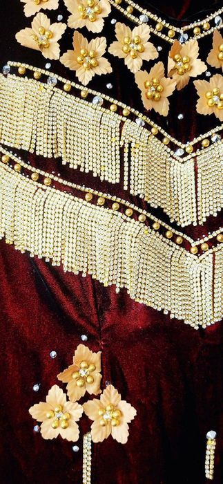 Sarpolik kiyimlar sotiladi. Yap-yangi rasmda 4xil qo'limda yana bor