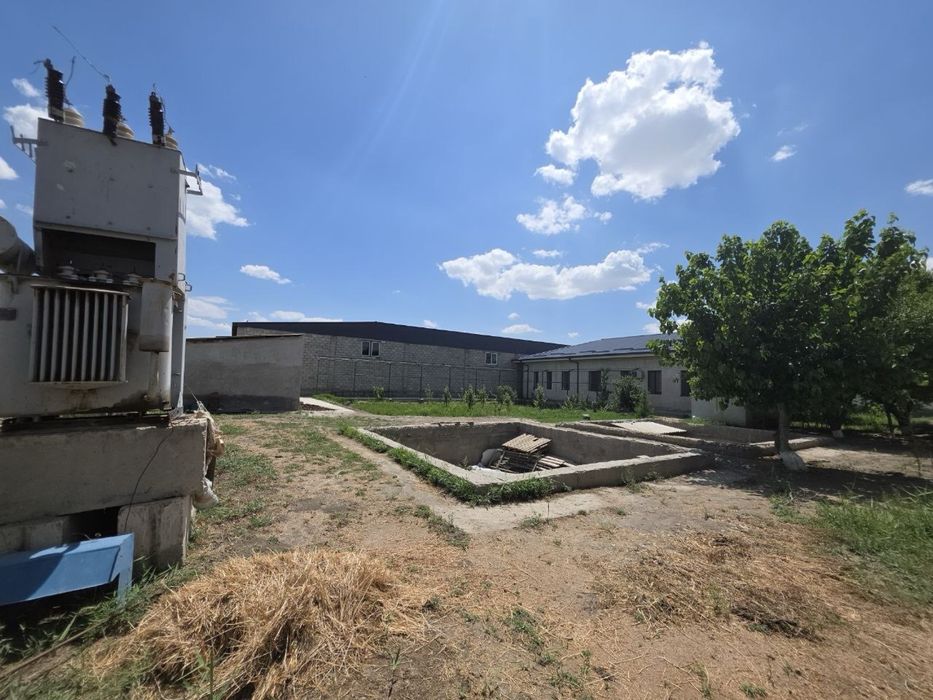Нотурар бини ва склад сотилади