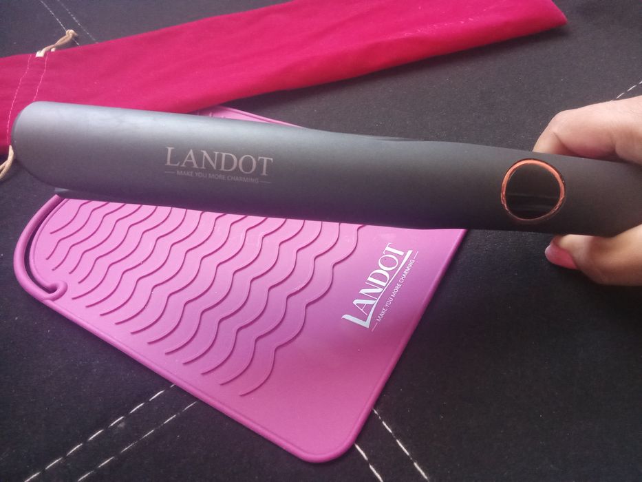 2 преси за коса едната е с опция за извиване на косата като къдрене