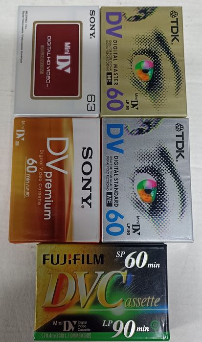 Видеокассеты для видеомагнитофона и видеокамеры