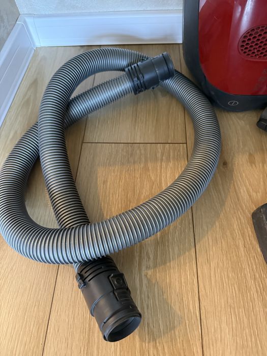 Ръчна прахосмукачка Miele Classic C1