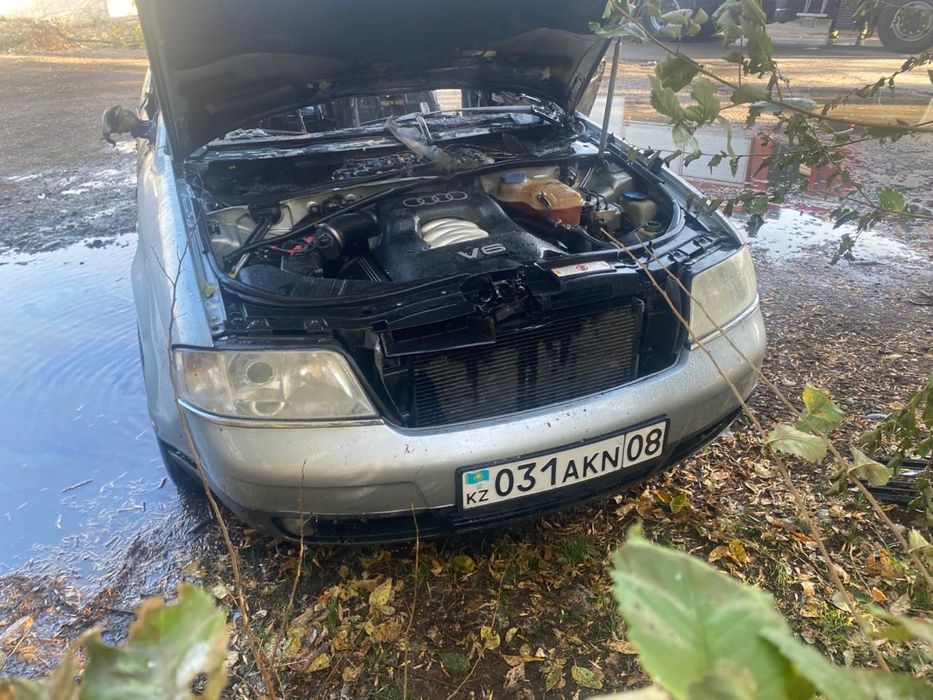 Ауди А6. Объем 2,4 , сгорел салон,