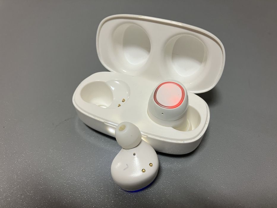 Amazon basic блутут слушалки.