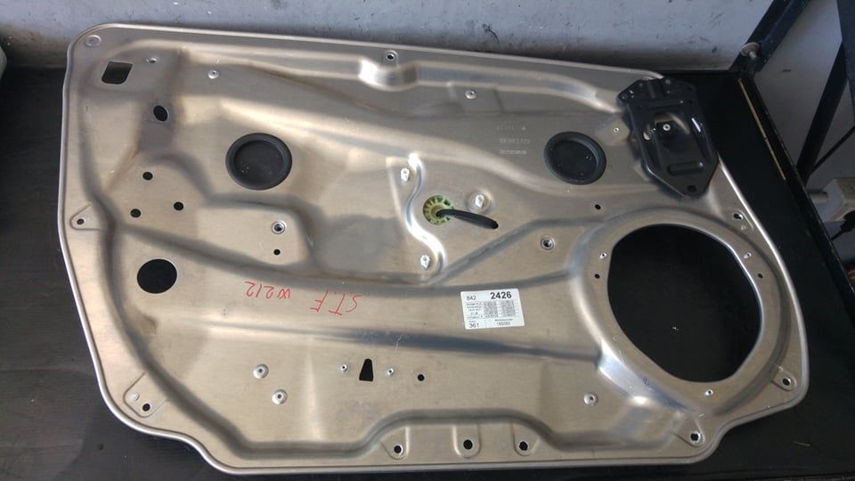 Macara usa stanga fata mercedes e class w212 981692105