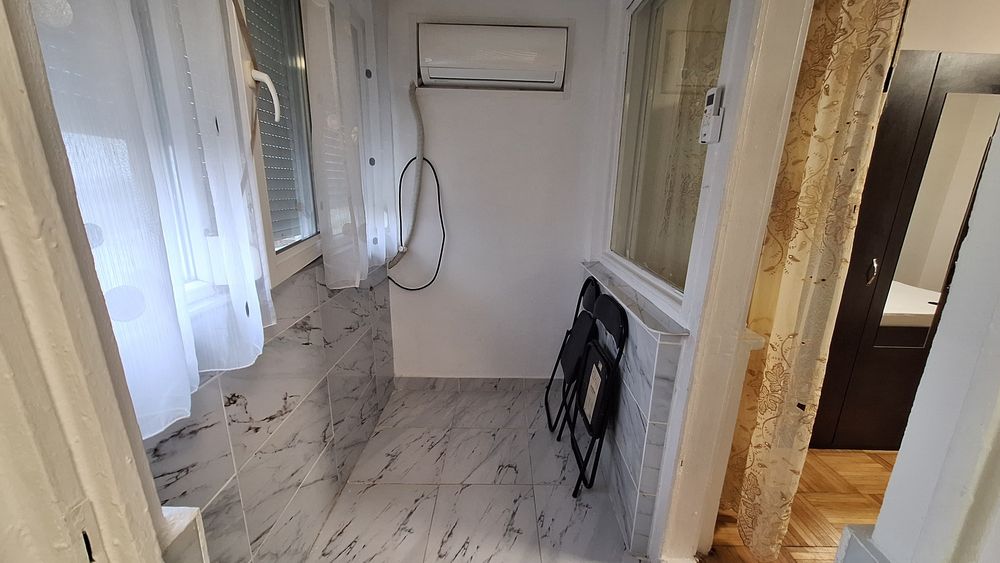 Inchiriez garsoniera