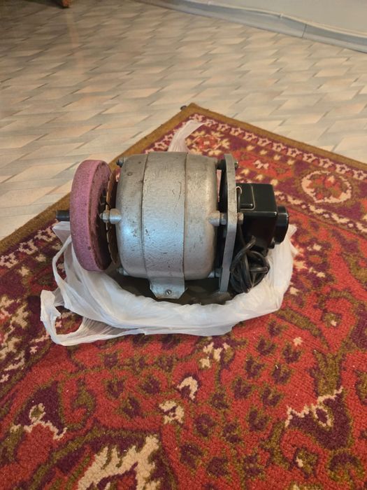 настольная точильная машина (электроточило).