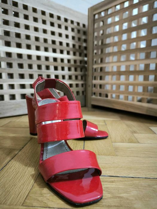 DIANE VON FURSTENBERG designer brand sandale lac 37 stare excelentă!