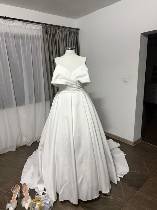 Rochie mireasă , deosebita , eleganta , feminina , mărimea 52