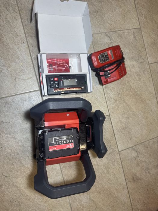 Vand laser nivela milwaukee