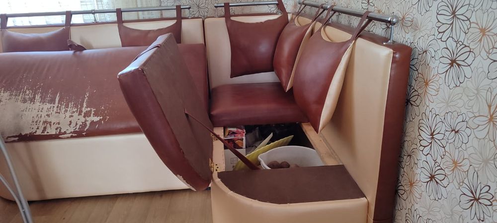 Продам диван кухонный