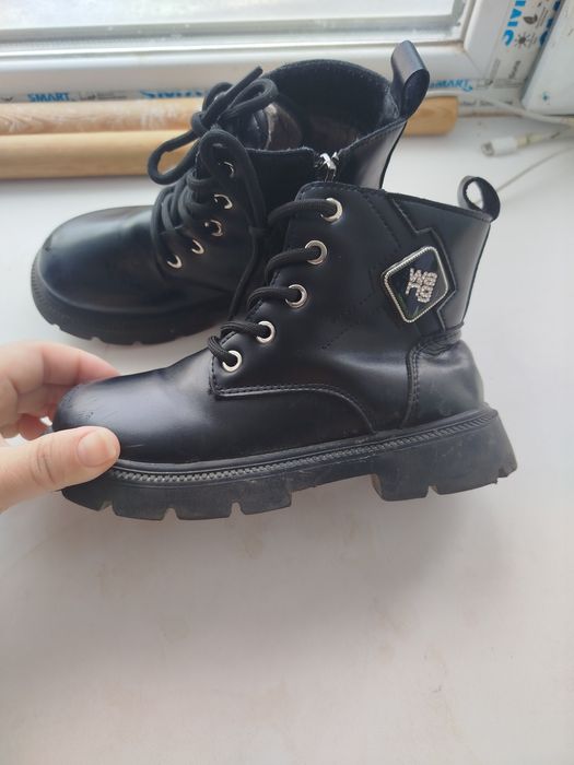 Продам ботинки для девочки 30 размер