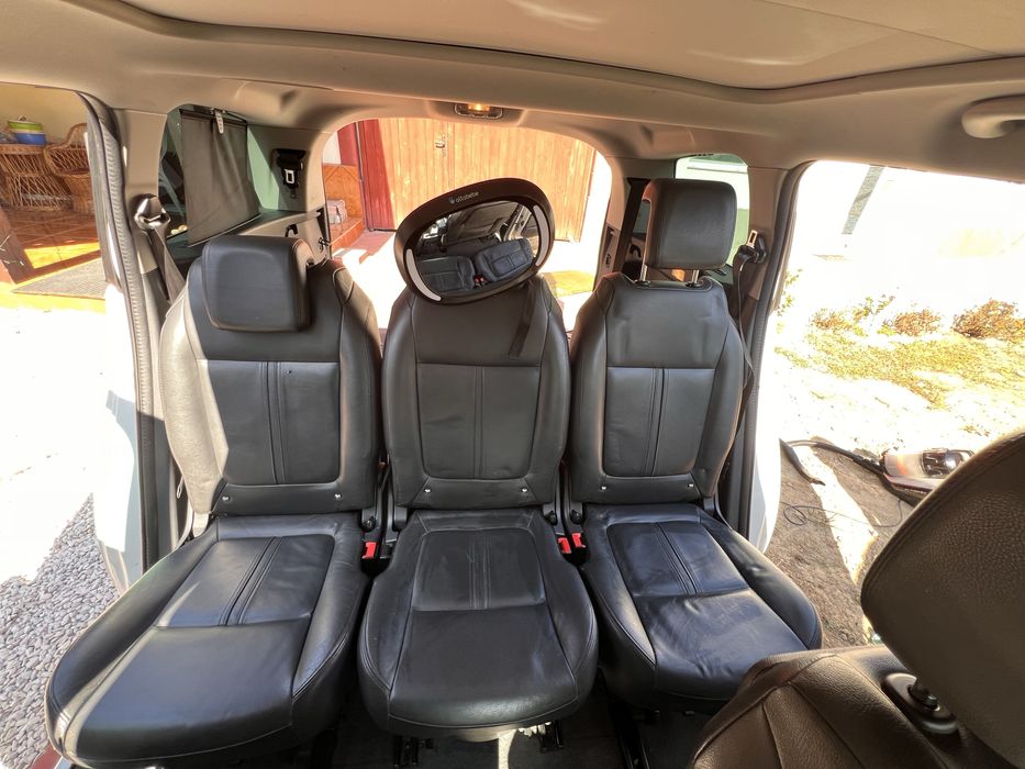 Peugeot 5008 2014  7 locuri 240000 km reali, consum 5,5% Full Option !