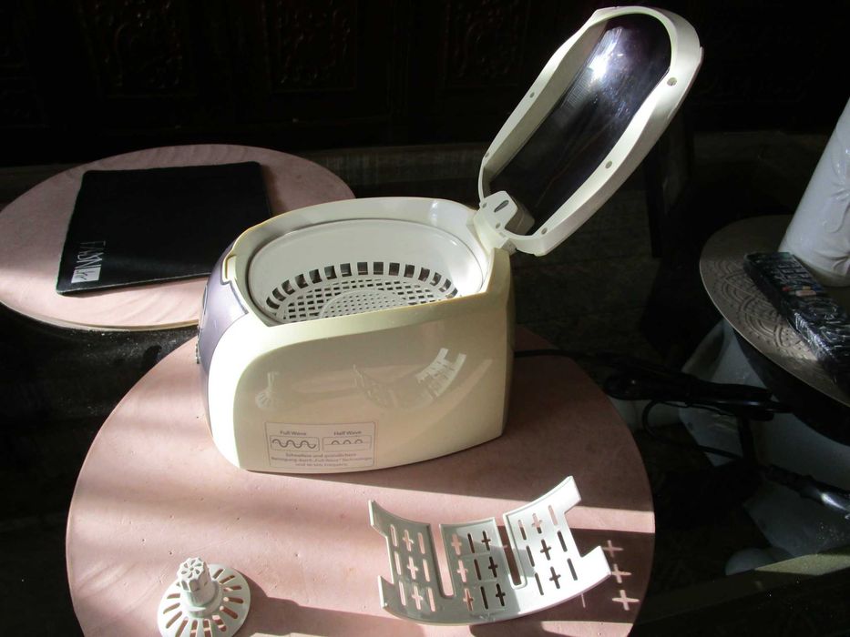 Aparat curatat   ochelari si bijuterii  cu vibratii