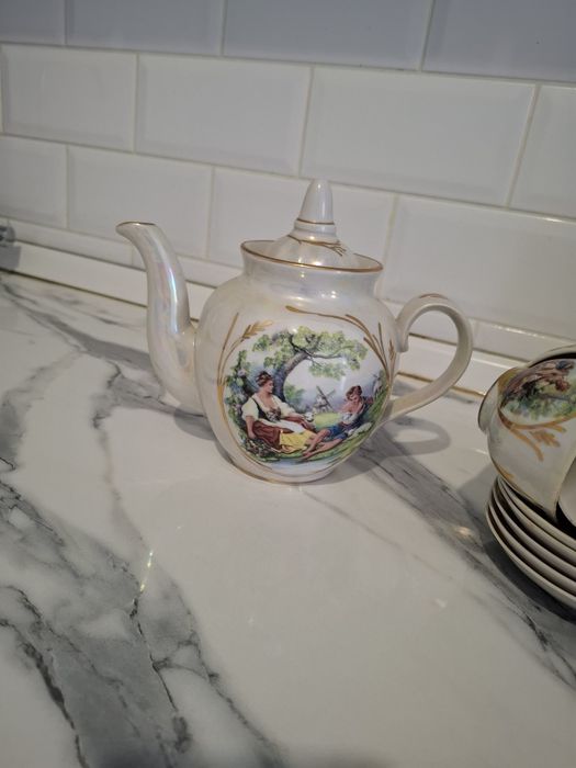 Продаётся чайный сервиз