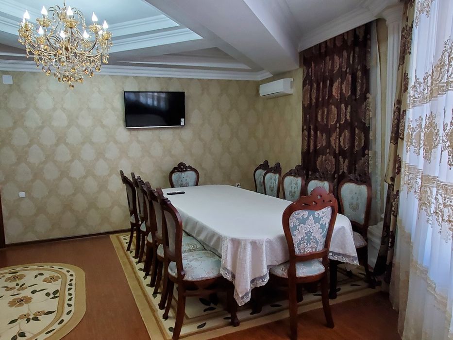 Продаются 115 кв 4 комнатная квартира  ул Амира Темура