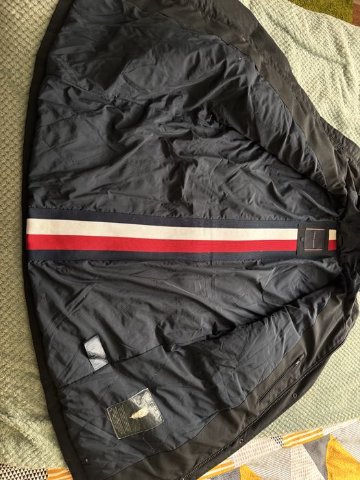 Оригинално зимно яке Tommy Hilfiger – черно, дълго, с качулка