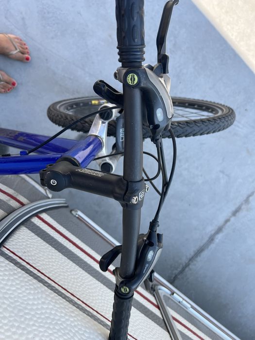 Bicicleta cu cadru de aluminiu