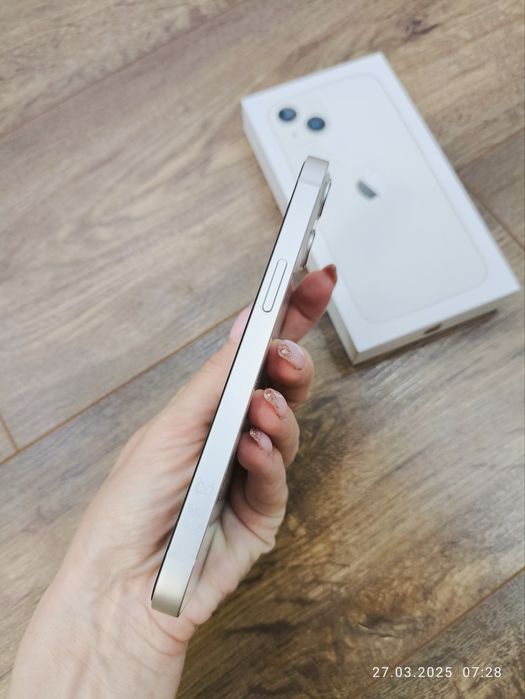 iPhone 13 128 GB бял
