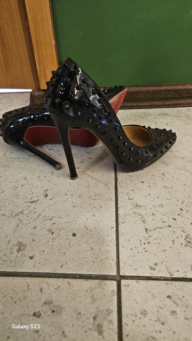 Дамски обувки със шипчета