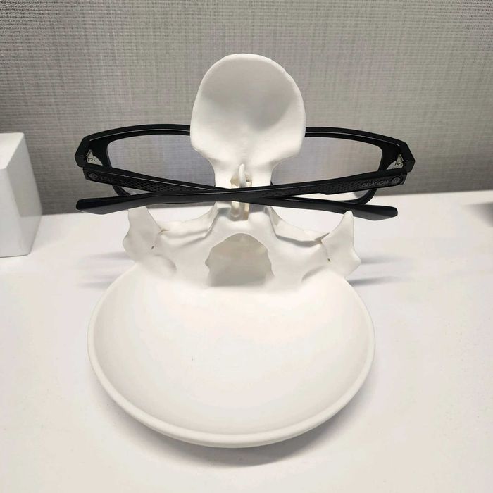 Поставка за очила и ключове – Череп "Skull Bowl" (3D принт)
