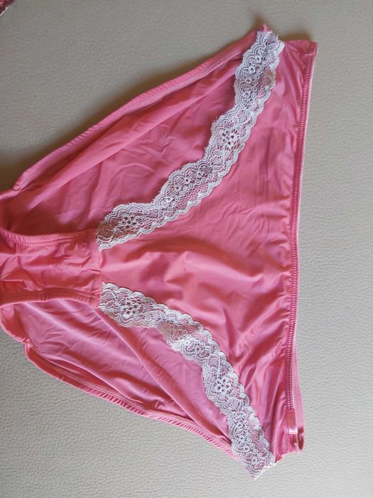 бикини и прашки Calvin Klein