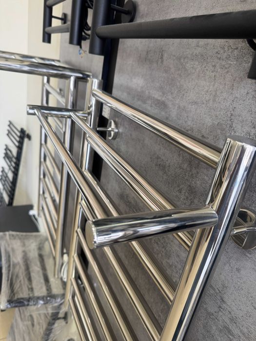 Полотенцесушитель с полочкой из круглой трубы с гарантией.