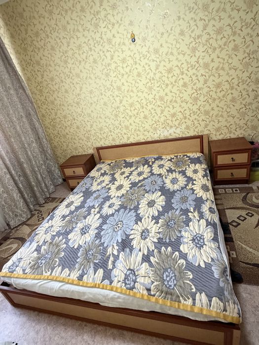 Продам спальный гарнитур вместе с матрасом