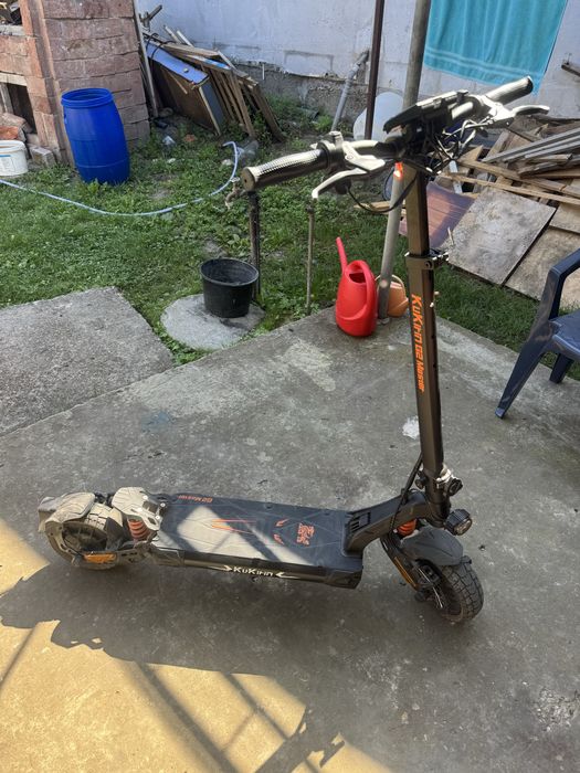 Vând Kukirin G2 Master, în stare foarte bună, întreținută și folosită cu grijă. Trotineta funcționează impecabil, fără probleme tehnice.