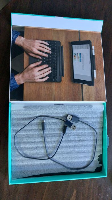 iPad 5th gen 32GB Space Gray + Клавиатура и Писалка