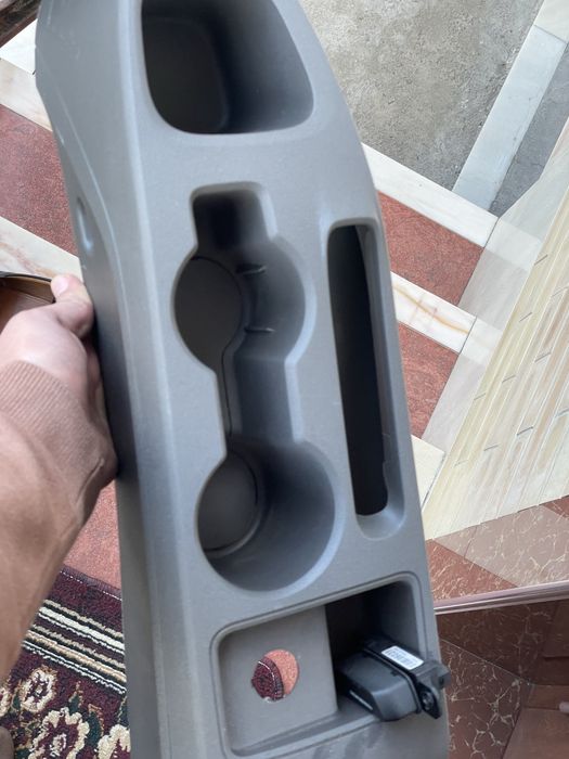 Бар кобалтники янги мошинадан йечиб олинган