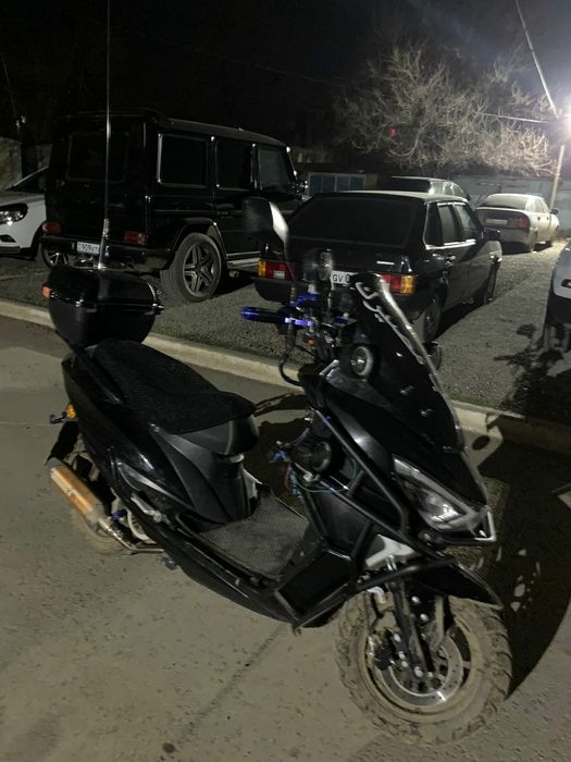 Макси скутер 150 кубов