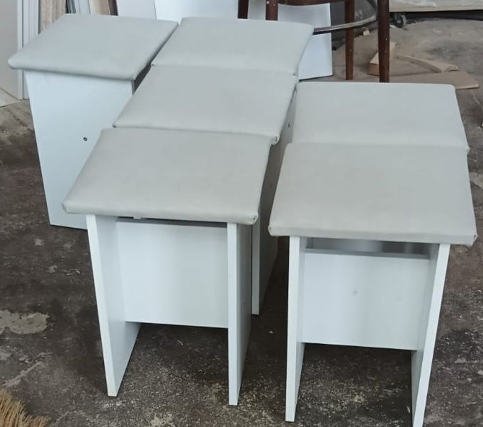 Распродажа. Табуретки с мягкой сидушкой