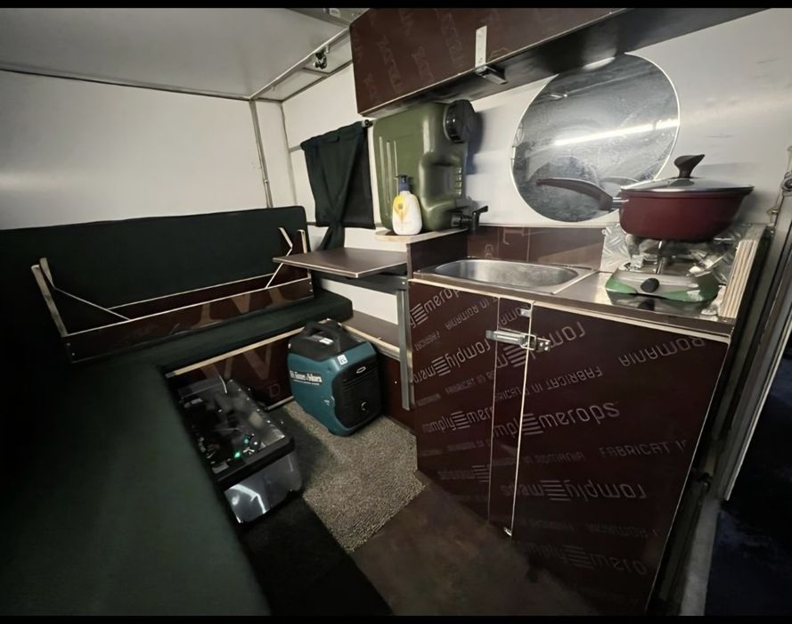 Mini Rulotă Hand-made 750kg – Dotată Off-Grid, Ideală pentru Aventură!