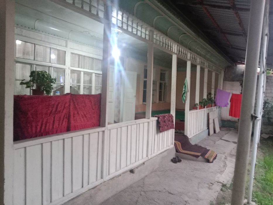 Ховли сотилади 4.5 сотиг 6 хона