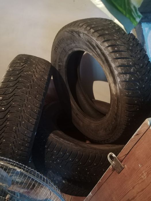 Продам зимние шины с шипами