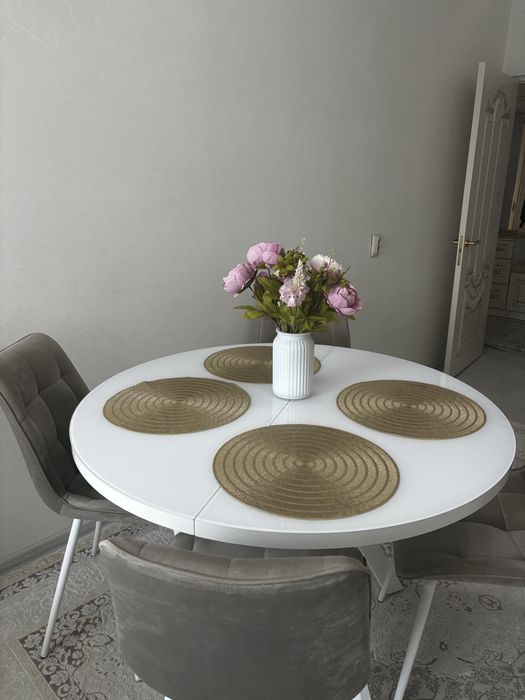 Продам стол и стулья