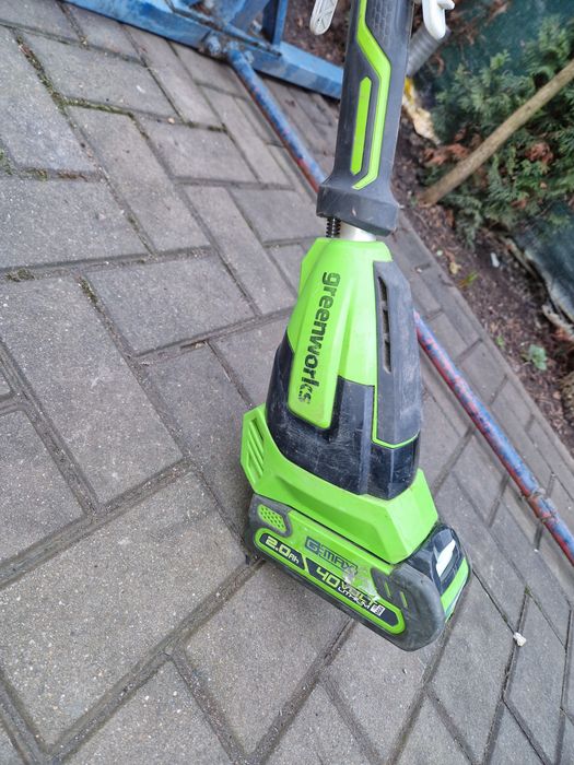 Aparat tuns gardul viu greenworks 40v