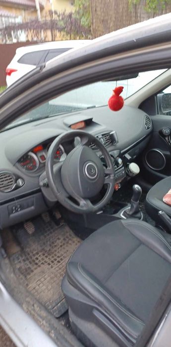 Vând reno clio an 2011