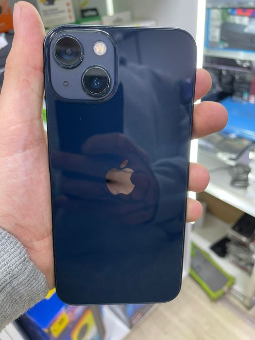 Продаю IPhone 13