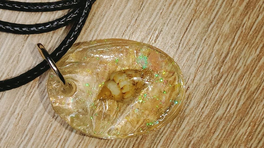 Продам брелки,серьги,кулон