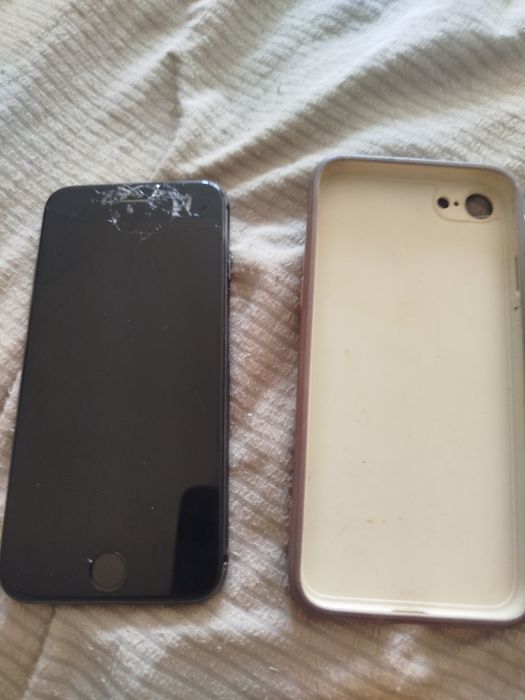 Продам iPhone 8 в плохом состоянии